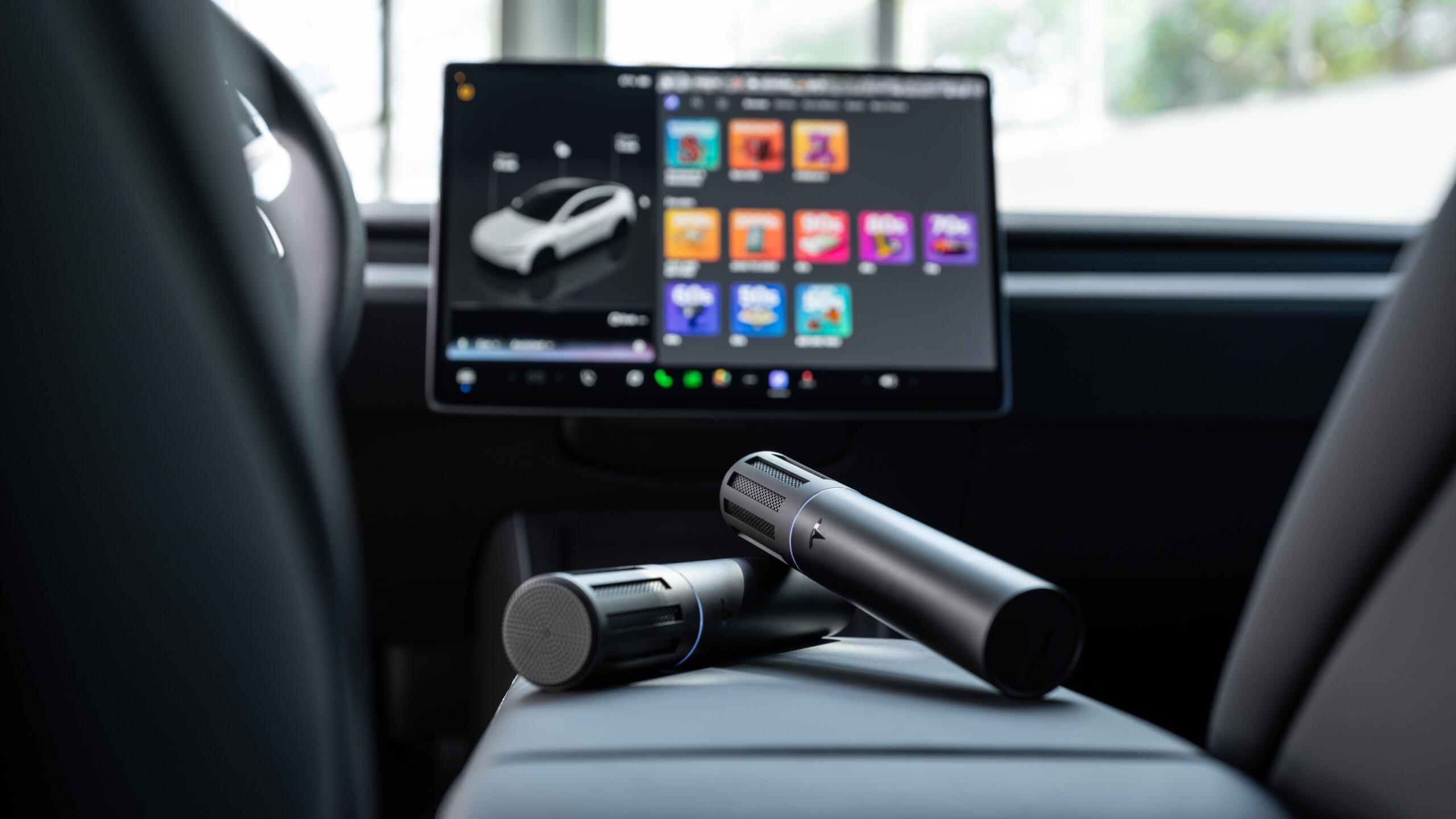 テスラの人気車両アクセサリーやライフスタイル商品の魅力を解説